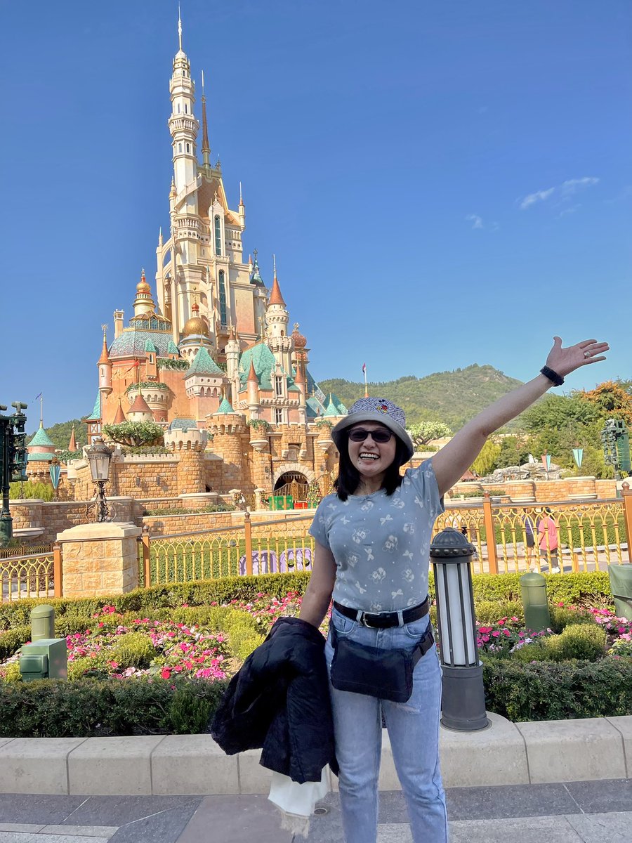 LesTweetNow's tweet photo. โจ A dream is a wish your heart makes, and ours led us to #DisneylandHongKong! ๐ฐ
Magical moments, enchanted rides, and fairytale vibes with my queen. ๐
Use KLOOK code ๐ 123LESGO ๐ for discounts on hotels, tours, and more! ๐จโ๏ธ #LesterizingJourney #SIMPLYDREAM #LesGo #Disney https://t.co/Vx5bDdcucK