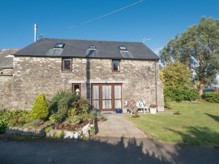 TheHolidayCots's tweet photo. Llantood Farm is a 200-acre working farm in North Pembrokeshire, West Wales. Just 3 miles from Cardigan and the coast.

🛏️ Sleeps 1-4
https://t.co/bcmDqKF1tW

#LlantoodFarmHolidayCottages #Wales #Carningli #FamilyFriendly #PetFriendly #SelfCatering #Holiday https://t.co/uIHrEq6dfi