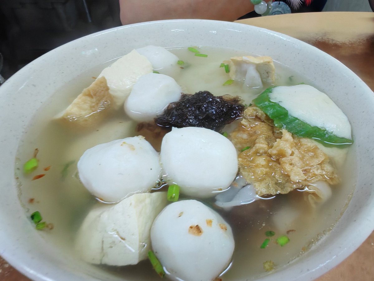 LetChinese's tweet photo. Fujian is rich in natural resources, and its famous #fishballs have gained international fame. Take a closer look at your local Chinatown—you’ll likely find many people from Fujian. They often create a special kind of “fish soup” by stuffing fish paste into vegetables like tofu😍 https://t.co/F37AqChjet