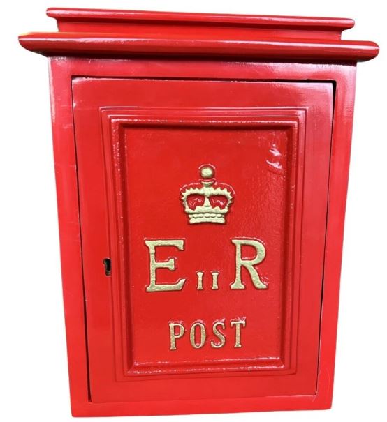 AxelThill's tweet image. Now that @RoyalMail moves into foreign ownership, they should be banned to use the name and insignia "ROYAL", you can't sell your king... although many in @labour  wouldn't mind...