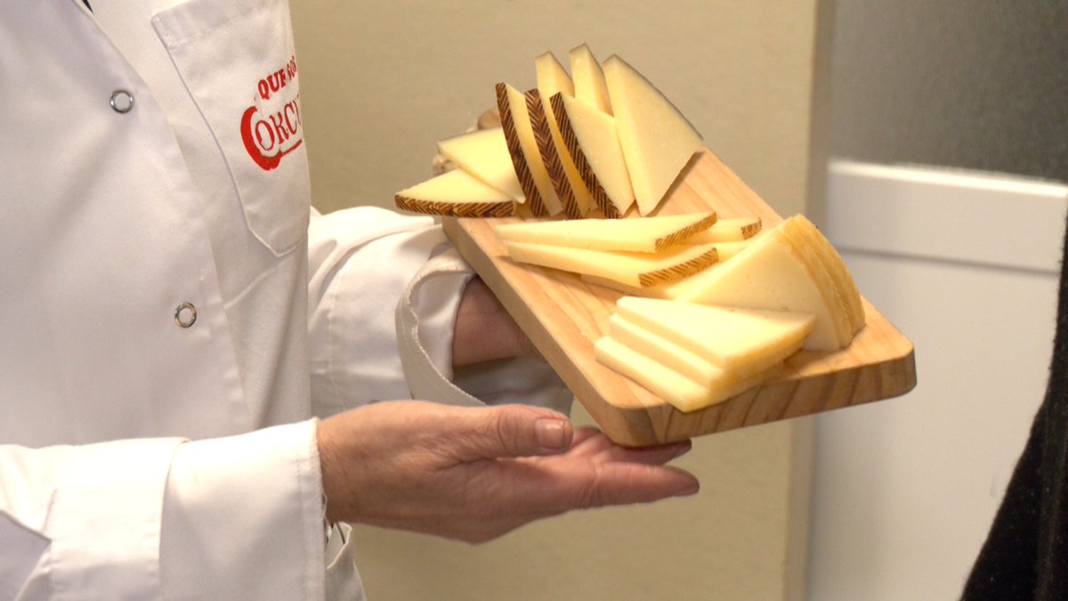 Esta Navidad, cubre la mesa con productos 100% hechos en Castilla-La Mancha.

🔴 Hoy a las 22:30 h te enseñamos 3 empresas con sede en nuestra región: <a href="/CafesCamali/">Cafes Camali</a>, Ibercacao y Quesos Corcuera.

 #HechoenCLM