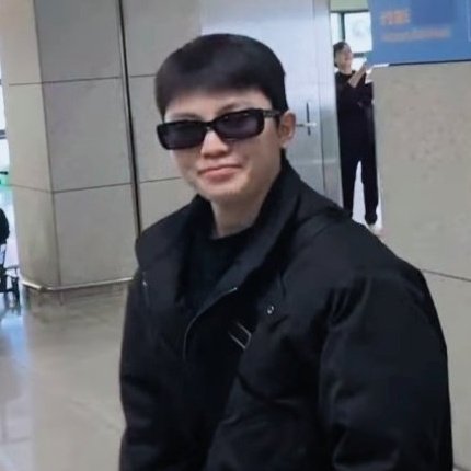 aludraexe's tweet photo. “his mom cut his hair” https://t.co/hgk2jO0vod