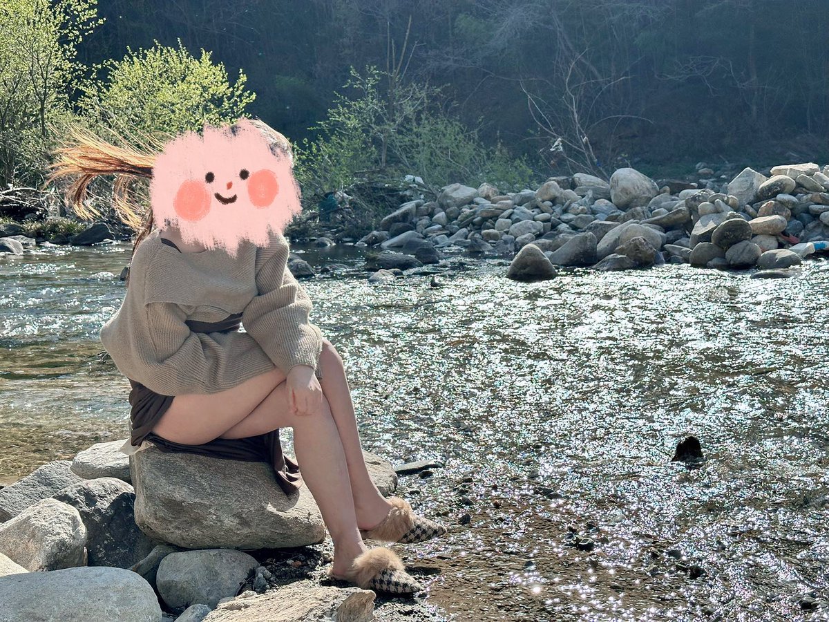 河边停车驻足一下，你们喜欢这种似露非露的还是之前的全身裸露呢？

这次没剃毛呢，那就预告下一个剃毛的～

@luchu888 https://t.co/s9wuxo632q