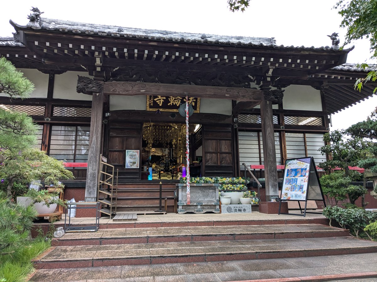 I was curious to know why there were all of these tiny statues of animals like flamingos eating ice cream at 
 the Hourinji Temple in Shinjuku 🍦

Turns out they're inspired by the Jakarta Tales and reflect the Buddhist reverence for nature&amp; the interconnectedness of all things