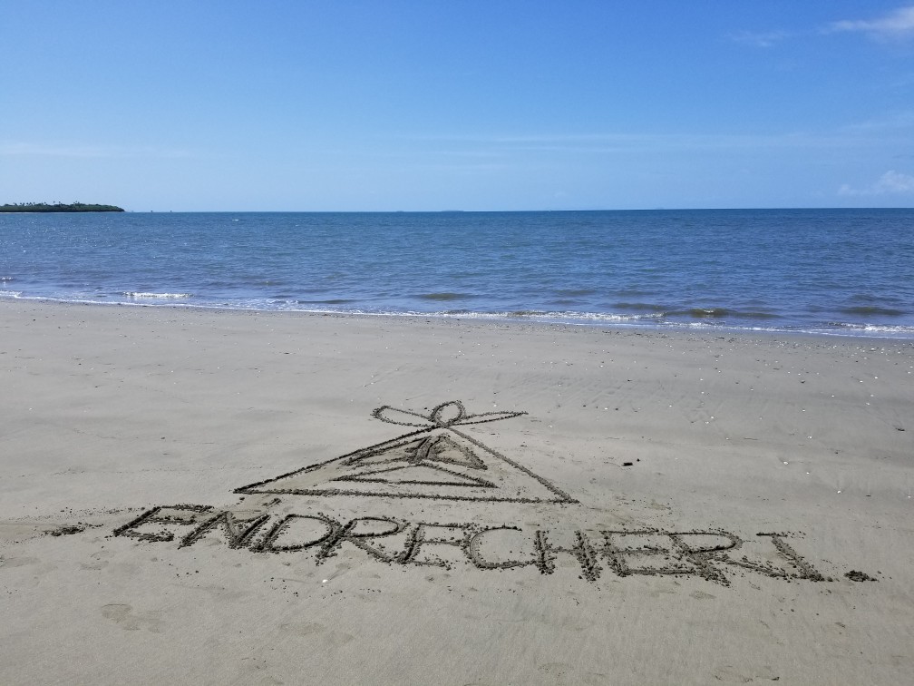 フィジー5日目。穏やかな海です。 #ENDRECHERI とクーさんの足跡残してきました。