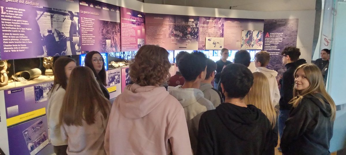 LabbeAdeline's tweet image. Matinée au Centre régional résistance et liberté pour les élèves de 2nde 1 et 6 de @JMThouars 
📝Des ateliers sur l&apos;engagement, les libertés et les dessins animés de propagande. 
@acpoitiers 
#engagement
#jeunesseengagée