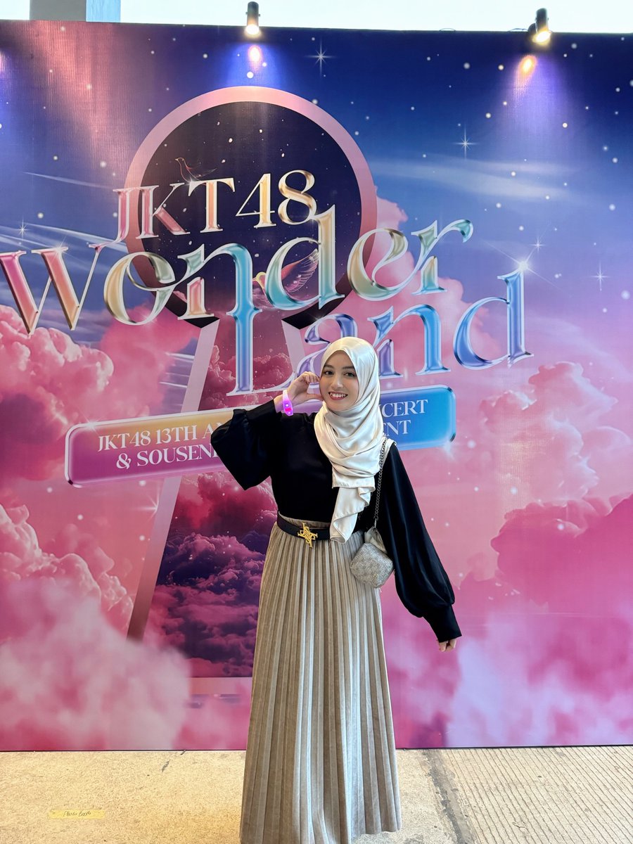 nblh_ayu's tweet photo. JKT48 13th Anniversary Concert Wonderland🤍
Dulu ditonton, sekarang jadi yg nonton dulu😜 https://t.co/hcU5Pe3vKR