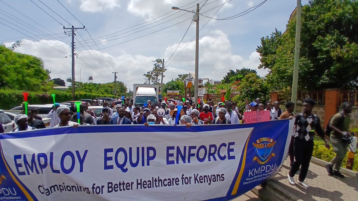 D_KassimM's tweet photo. Healthcare is drowning , healthcare workers are not well remunerated,public hospitals are poorly equipped,SHIF is not working,we march for the sake of healthcare in it's entirety 
#JusticeForMedics #PayJuniorDoctors #ImplementCBA2017 #CycleOfLies #OccypyMOH https://t.co/U8UWQ1y5rY
