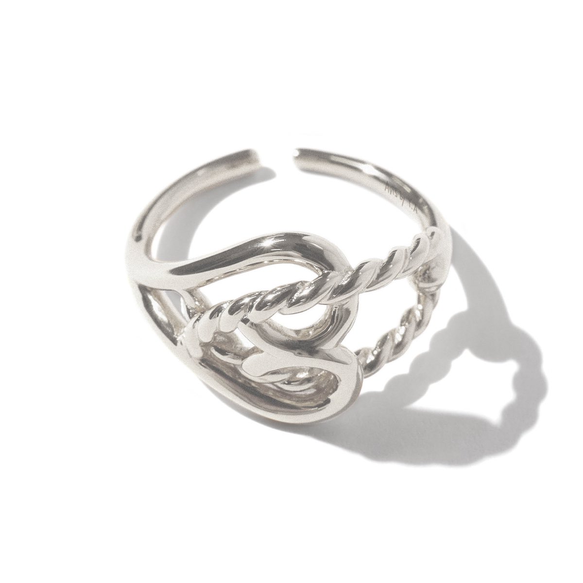 AnY_space_ay's tweet photo. Link Heart Ring
シンプルな線とツイストが織りなす
ハートモチーフ

手書きで書いたイラストの様なデザインリング。
さりげなくハートモチーフをセッティング。

https://t.co/FjbM1jk4Rn

#AnYspace #安達祐人 @AYUTO_official https://t.co/hrlOM3wRBi