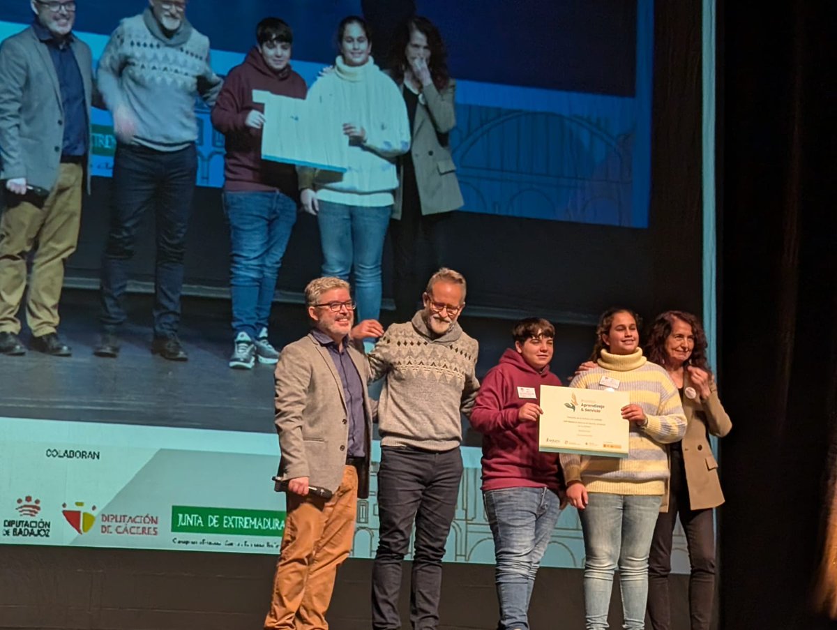 CEIP Malala (@malalaceip) on Twitter photo Gracias al alumnado, profesorado, comunidad educativa, agentes externos y organizaciones; su colaboración el proyecto Maileerena; premiado en la modalidad de "fomento de la lectura y del cuidado" en el XVII encuentro estatal ApS 2024😊👏<a href="/FundacEdelvives/">Fundación Edelvives</a> <a href="/aps_sevilla/">Red Andaluza de Aprendizaje Servicio</a> Gracias al alumnado, profesorado, comunidad educativa, agentes externos y organizaciones; su colaboración el proyecto Maileerena; premiado en la modalidad de "fomento de la lectura y del cuidado" en el XVII encuentro estatal ApS 2024😊👏<a href="/FundacEdelvives/">Fundación Edelvives</a> <a href="/aps_sevilla/">Red Andaluza de Aprendizaje Servicio</a>