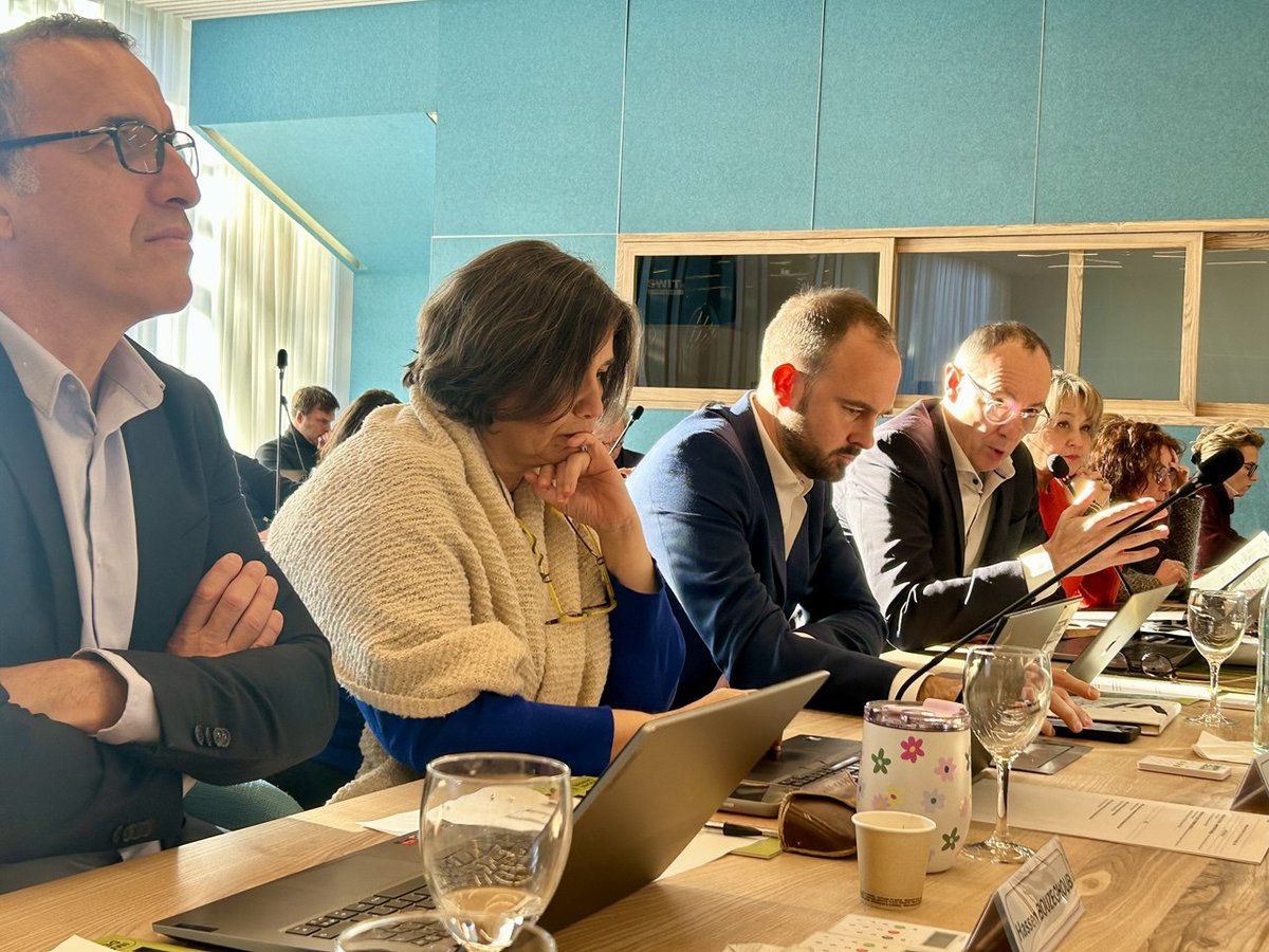 ⭕️ Enfin !
Au nom de l'intergroupe, <a href="/PascalClouaire/">Pascal Clouaire</a> salue le projet d'aménagement de place de Metz présenté par la municipalité, qui, une fois n'est pas coutume, a été à l'écoute des préoccupations des commerçants de la rue de Strasbourg.

cc <a href="/Grp_NvAirSocApp/">Élus Socialistes & Apparentés Grenoble</a>