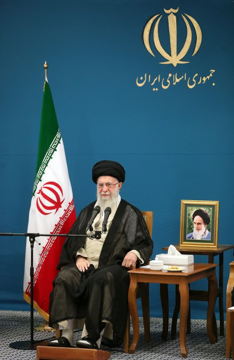 خدایا!
از عمر من کم کن؛
سایه‌ی آقا رو بالاسرِ امت حزب الله مستدام بدار.
تشکر
#حکیم_مقتدر
#لبیک_یا_خامنه_ای