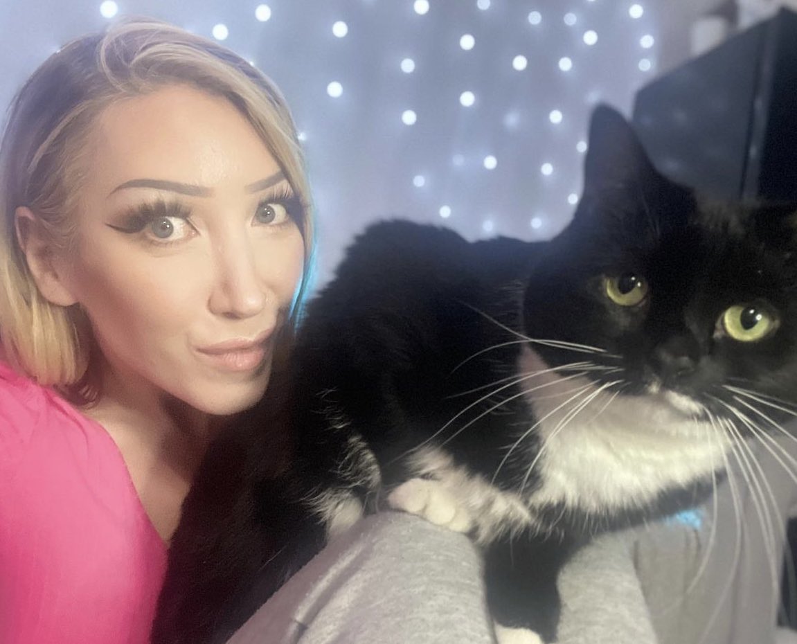 PhoebeOnTV's tweet image. I’m 🌈PhoebeOnTV✨
A content creator/streamer creating warm vibes on the Internet.
Nice to meet ya!
You can find me here:
🔴TikTok.com/@PhoebeOnTV
🔴Twitch.tv/PhoebeOnTV
🎬YouTube.com/@PhoebeOnTV
🖼️Instagram.com/PhoebeOnTV
📝 Threads.net/@PhoebeOnTV
💌📮PhoebeOnTV@gmail.com