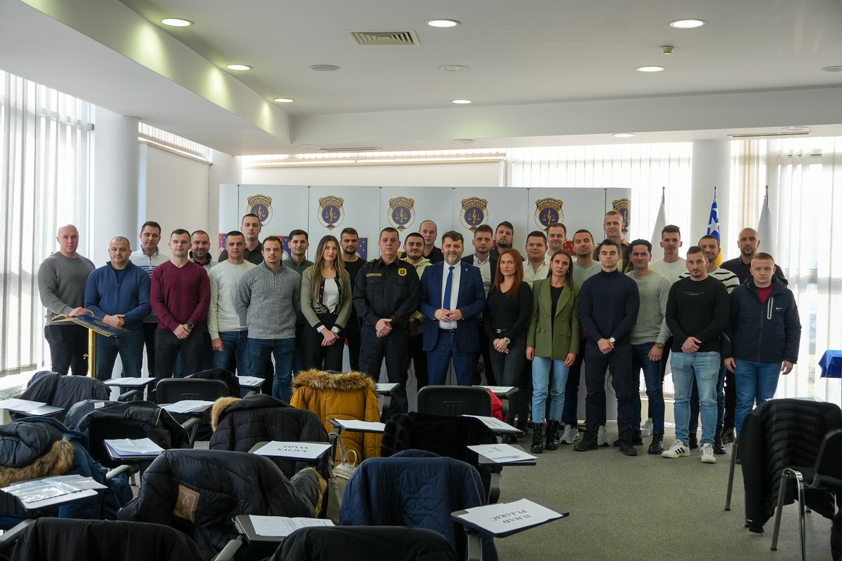 mup_ks's tweet photo. Potpisani ugovori: 28 polaznika sljedeće sedmice započinje osnovnu obuku za čin "Mlađi inspektor"
https://t.co/zAtJagcg6Q
@mup_ks #upravapolicije #policija #sarajevo https://t.co/tyDA2lr2qd