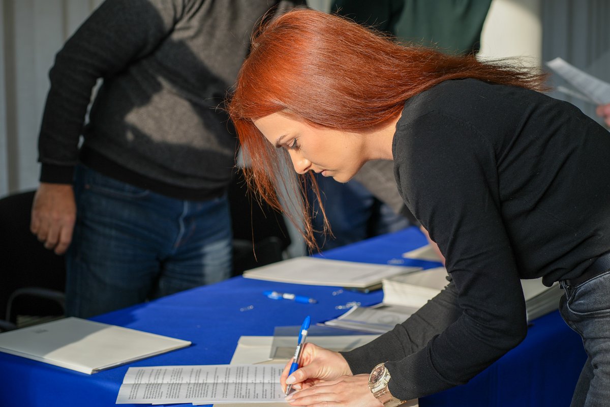 mup_ks's tweet photo. Potpisani ugovori: 28 polaznika sljedeće sedmice započinje osnovnu obuku za čin "Mlađi inspektor"
https://t.co/zAtJagcg6Q
@mup_ks #upravapolicije #policija #sarajevo https://t.co/tyDA2lr2qd