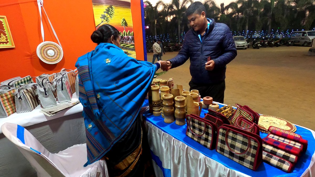 TripuraSRLM's tweet photo. 🌟 The 19th Regional SARAS FAIR- 2024 is in full swing! vibes
Shoppers are already indulging in unique handicrafts and savoring mouthwatering delicacies. 

Don’t miss out—come, enjoy the vibrant vibes, and delicious food, and shop till you drop before the treasures run out! 🍴🛒 https://t.co/IQQeZWm87p