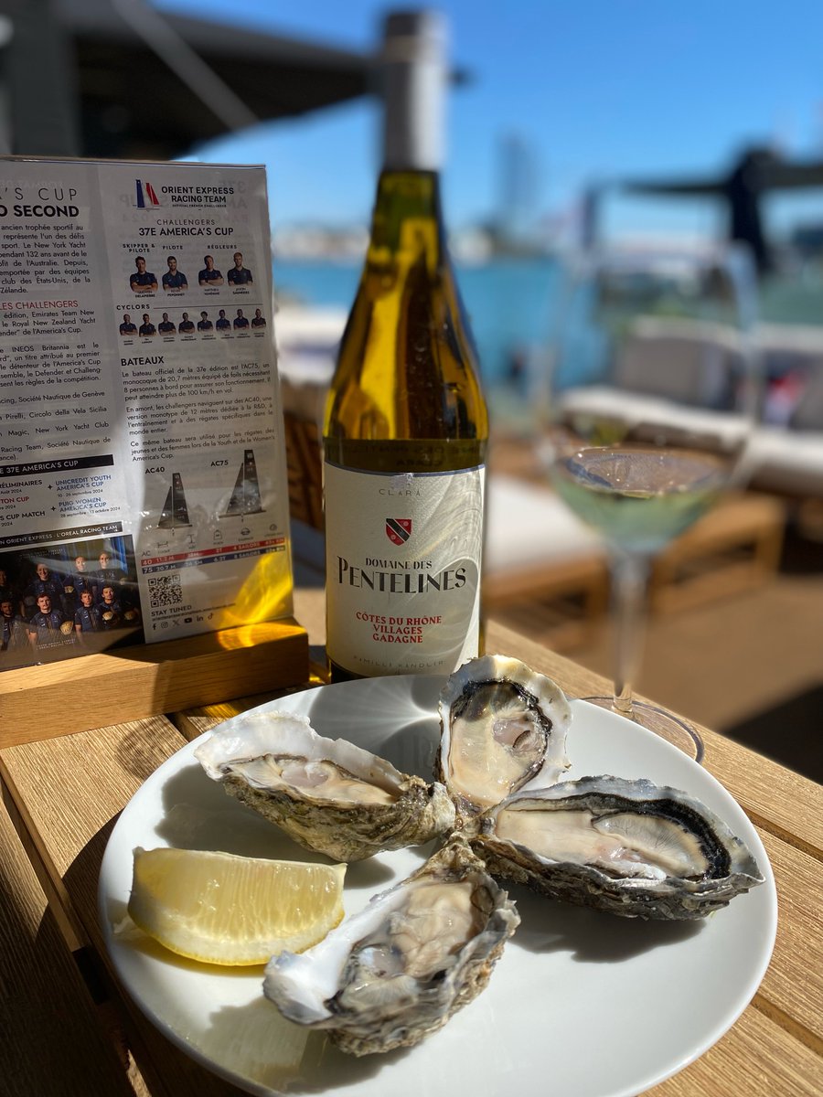 pentelines's tweet photo. Really ready for Christmas time? 🎄
Still time to order our #CotesDuRhone white #OrganicWine CLARA to enjoy with oysters 🦪
#SailAndWine #FoodAndWine #RealWorldNoIA https://t.co/VfwrW091PJ