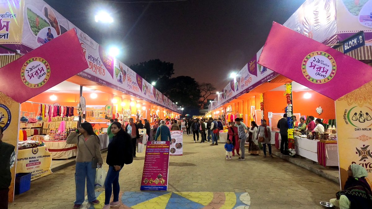 TripuraSRLM's tweet photo. 🌟 The 19th Regional SARAS FAIR- 2024 is in full swing! vibes
Shoppers are already indulging in unique handicrafts and savoring mouthwatering delicacies. 

Don’t miss out—come, enjoy the vibrant vibes, and delicious food, and shop till you drop before the treasures run out! 🍴🛒 https://t.co/IQQeZWm87p