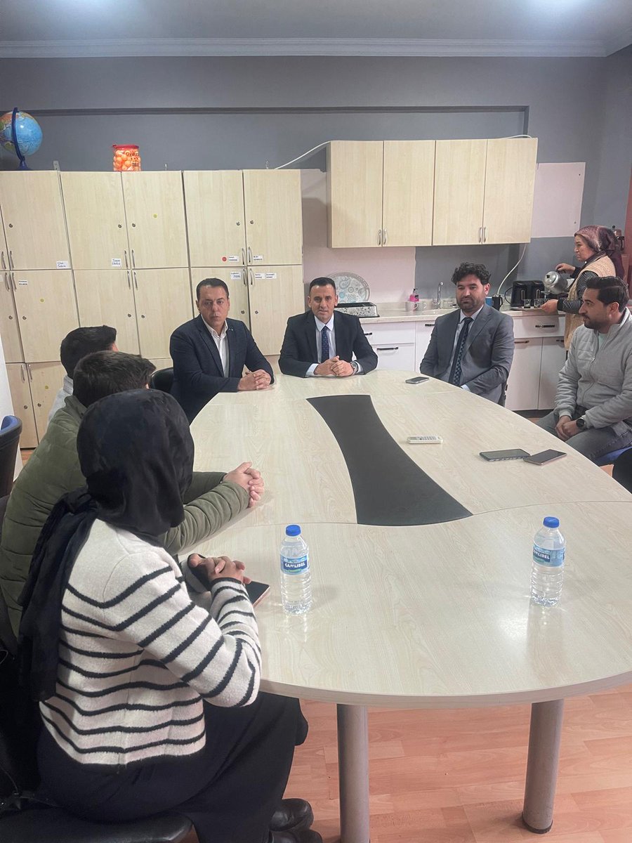 Oguzeli_mem's tweet photo. İlçe Milli Eğitim Müdürümüz Mustafa BOZGEYİK ve Şube Müdürümüz Ercan POLAT Çaybaşı Şehit Mehmet Polat İlk/Ortaokulunu ziyaret ederek öğretmenlerimiz ve yöneticilerimizle bir araya geldi.

📍Çaybaşı Şehit Mehmet Polat İlk/Ortaokulu 
@Gaziantep_MEM 
@MustafaBozgyk27 
@Ercanpolat002 https://t.co/zVtMUfH4fe