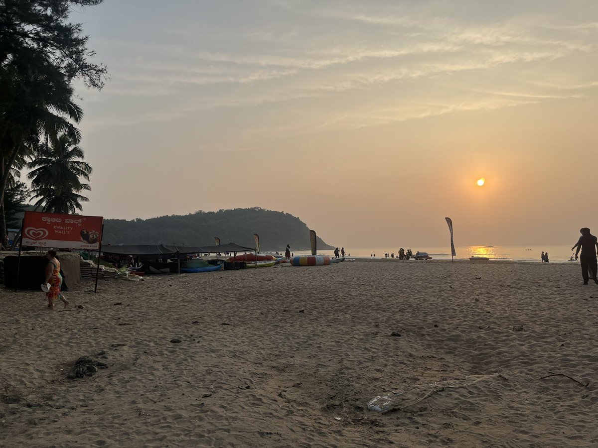 SumitMNS9's tweet photo. मित्रांसोबत गोकर्ण फिरायला आलो आहे.

भारतच्या ग्रामीण भागातच "peace" आहे.

#Gokarna https://t.co/uGyiR54DTL