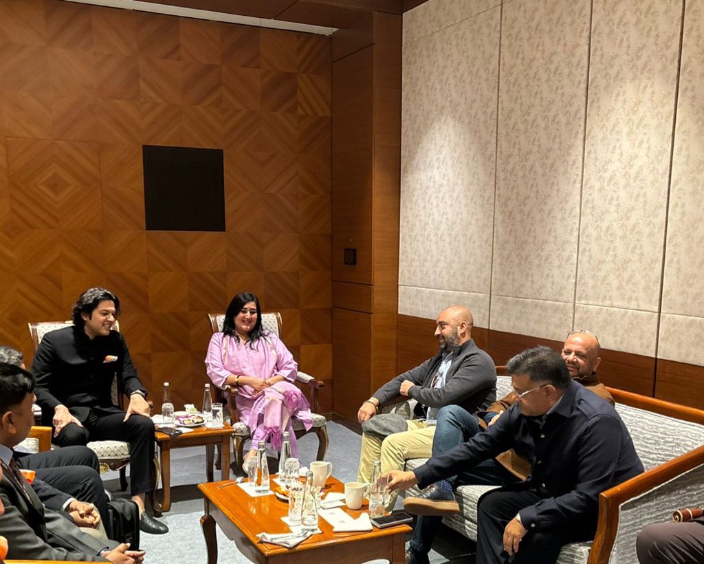 BansuriSwaraj's tweet photo. आज भारत मंडपम में आयोजित फ़्लेवर्स ऑफ़ इंडिया कार्यक्रम में माननीय खाद्य प्रसंस्करण उद्योग मंत्री श्री @iChiragPaswan जी की गरिमामयी उपस्थिति में सम्मिलित हुई एवं भारतीय खाद्य उद्योग में सततता पर चर्चा की।

भारत के पारंपरिक खाद्य उपभोग पैटर्न न केवल पोषण और स्वास्थ्य को बढ़ावा देते हैं, बल्कि पर्यावरण के प्रति हमारी जिम्मेदारी का भी परिचय देते हैं। यह दृष्टिकोण भारतीय खाद्य उद्योग को वैश्विक मंच पर विशेष पहचान दिलाता है।

कार्यक्रम के सफल आयोजन पर भाजपा के राष्ट्रीय प्रवक्ता श्री @Shehzad_Ind जी को बधाई।

#FlavorsOfIndia 
@BJP4India @BJP4Delhi