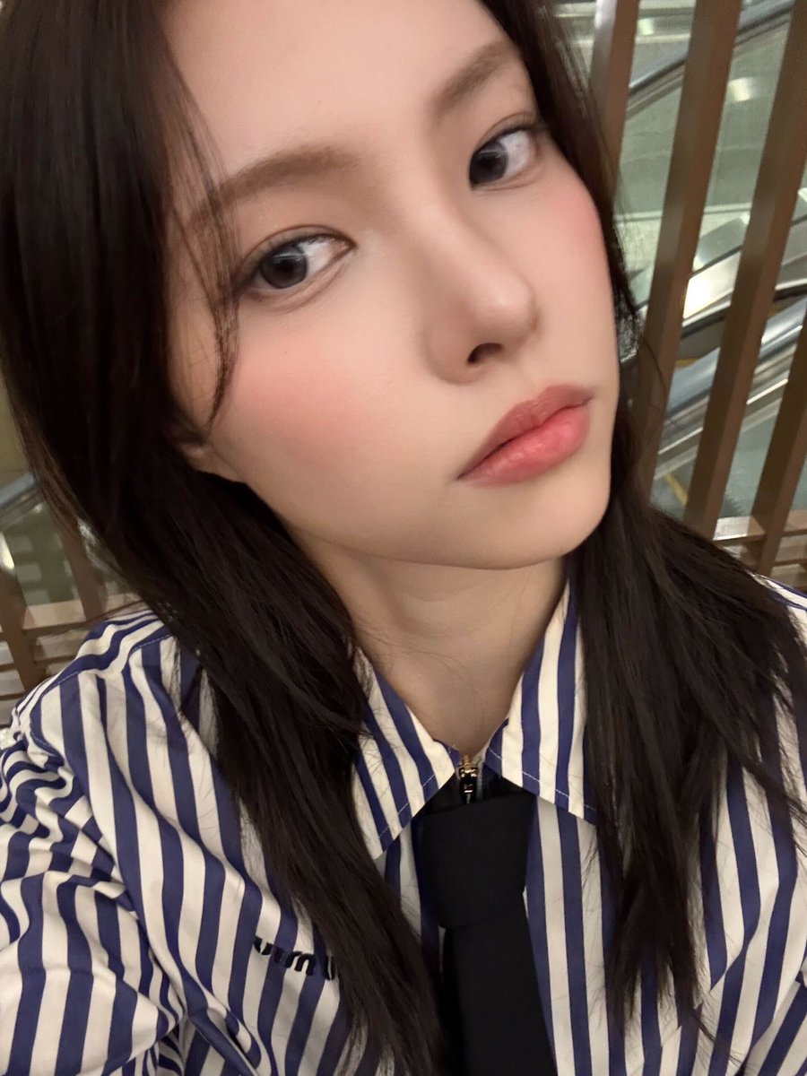 picsillit's tweet photo. [📸] 241216 #YUNAH Weverse update 

#ILLIT #아일릿 @ILLIT_official @ILLIT_twt https://t.co/VrHGHzpY9c