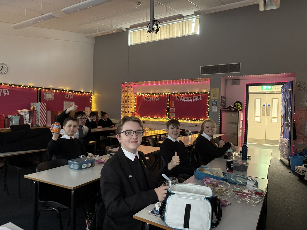 Final Braes Film Club of 2024 calls for a Christmas film and snacks! Thank you to all the young people for sharing their enthusiasm and love for cinema every week - can’t wait to watch and discuss more films with you all in 2025! #RRSA #Article31 🎄🎬