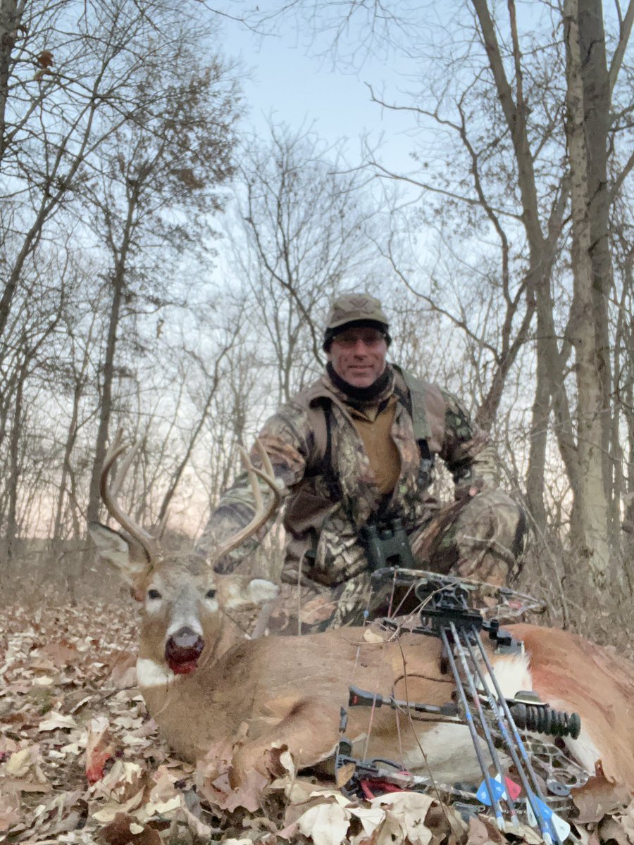 Luckofthedraw44's tweet photo. What a fun and crazy hunt in Missouri for Pro Staffer @24_7Farnsworth as he was able to harvest a great whitetail! Going to be a great episode. @VortexOptics @topnotchblades #vortexoptics #bowhunting #luckofthedraw #lotd #venison https://t.co/SKZbWCeO29