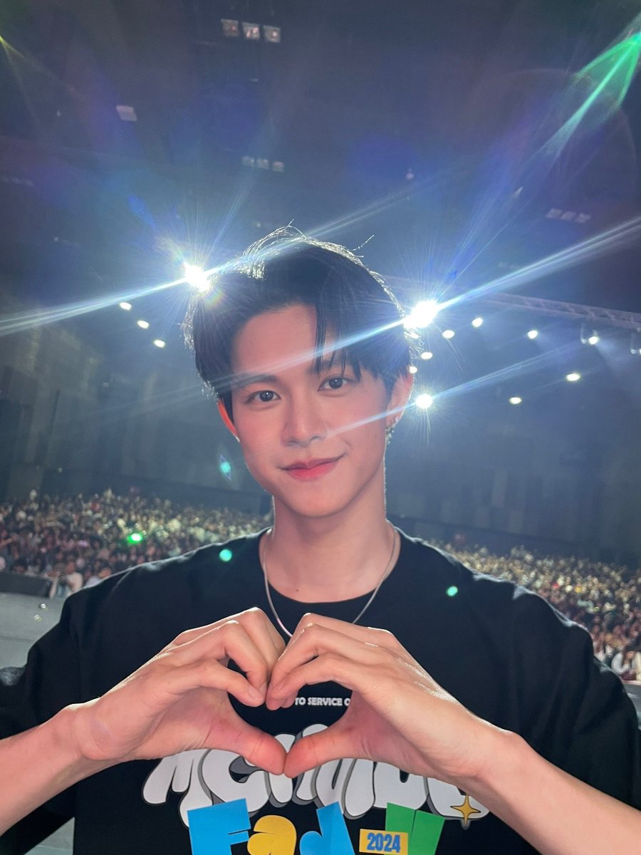 Petchriot's tweet photo. ขอบคุณทุกๆคนมากเลยครับ ที่มา Mchoice Fanday ปีนี้ เป็นปีที่ได้สนุกและฮามาก😆 หวังว่าทุกคนจะชอบและมีความสุขนะครับ🤍🤍🤍
#MchoiceFanDay2024 https://t.co/ZHdjAprlAs