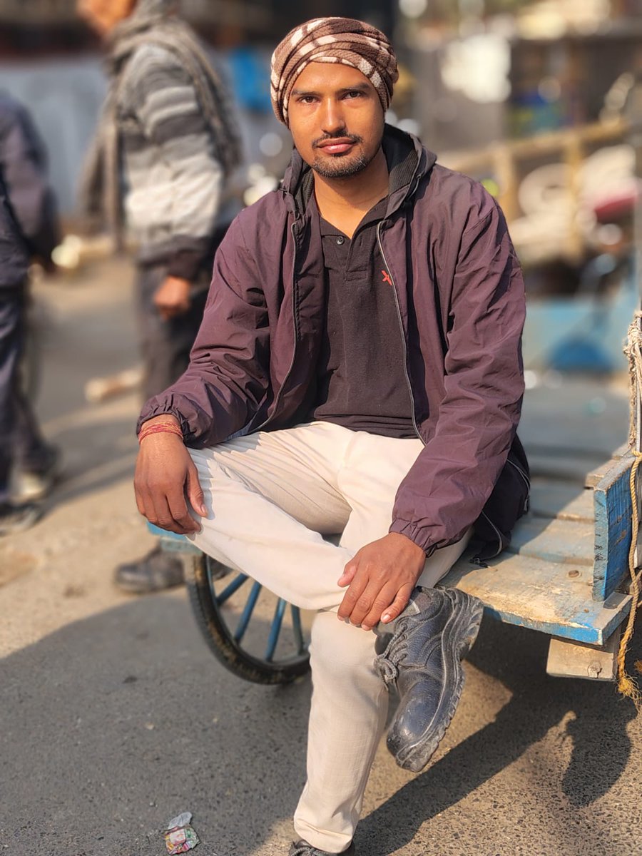 खुद की तरक्की में इतना वक्त 
लगा दो कि दूसरे की बुराई करने 
          का वक्त ना मिले