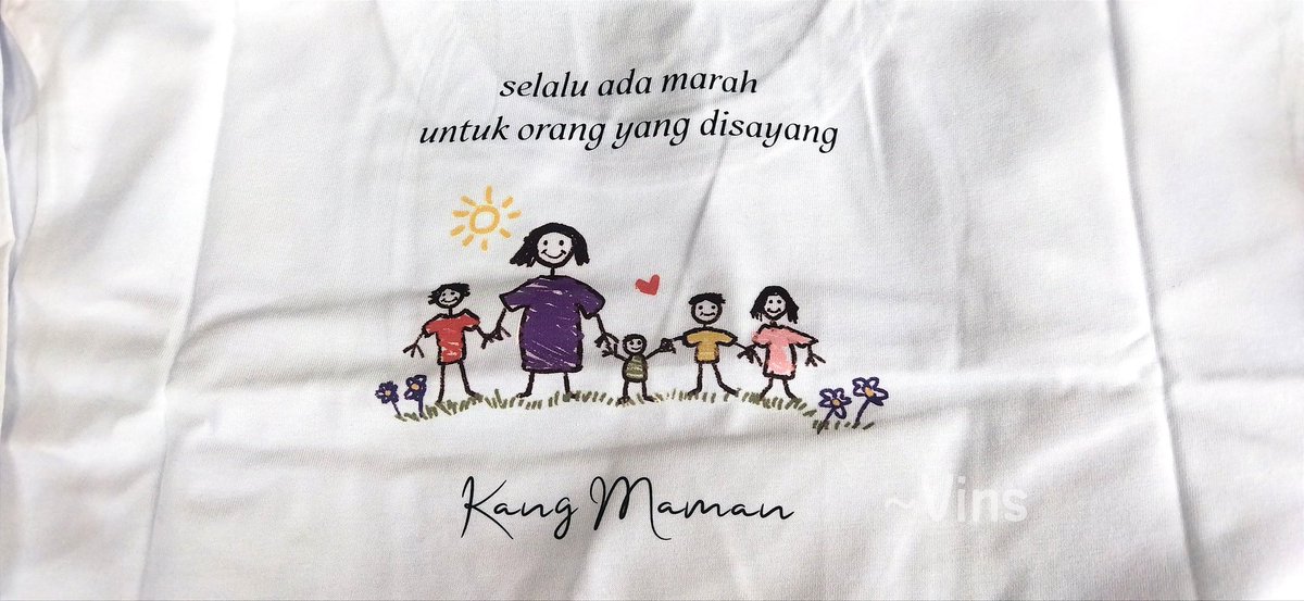 Makasih, <a href="/maman1965/">IG : kangmaman1965</a> <a href="/JNE_ID/">JNE Express</a> buku dan kaos sudah mendarat sempurna di Kebumen. Baca buku terus jadi mrebes mili netes eluh kelingan almarhumah mamak 😢. Maturnuwun sanget.