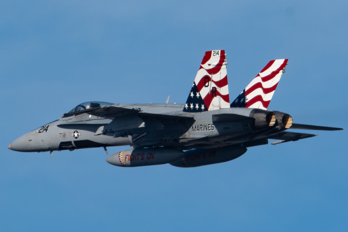 nantoka_1983's tweet photo. 2024.12.15　#三沢基地
USAF VMFA-312 F/A-18C
不思議なタンク配置で岩国へお帰りの色付き https://t.co/fpYfptKGyN