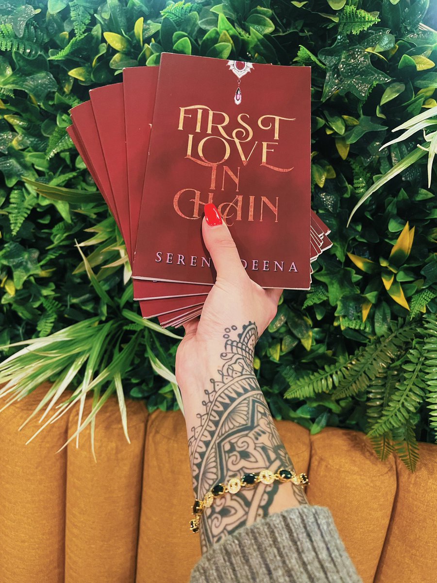 itsserenadeena's tweet photo. I’m excited to share my new book “First Love In Chain” a poetry collection that captures my journey through healing and the incredible people that brought to my life. 

To you, my dear reader, know that you will always be my comfort zone. 

With love,
Serena 💋 

#poetry #book #love #authorpreneur #newbegginings #firstloveinchain