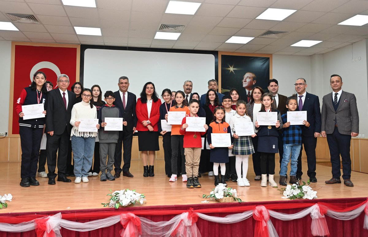 🏅Müdürümüz <a href="/ekicis20/">Süleyman EKİCİ</a>, “#DilimizinZenginlikleri” projesi kapsamındaki yarışmalarda dereceye giren öğrencilerimiz için düzenlenen ödül törenine katıldı. 

Türkçemizin zenginliklerini keşfeden ve yeteneklerini ortaya koyan öğrencilerimizi tebrik eden Müdürümüz, bu tür etkinliklerin