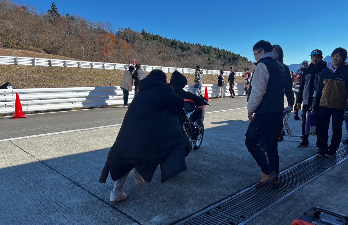 ミニろくショートコース最終戦

今週も女子チームで耐久してきた🚀💛
走るまでドキドキだったけどあっという間の6時間でした🤭

チーム内ファステストやったー！🥹🩷
チーム関係者の皆様ありがとうございました。楽しかったです！

そして白糸にも遊びに来てください🫶🏼🫶🏼