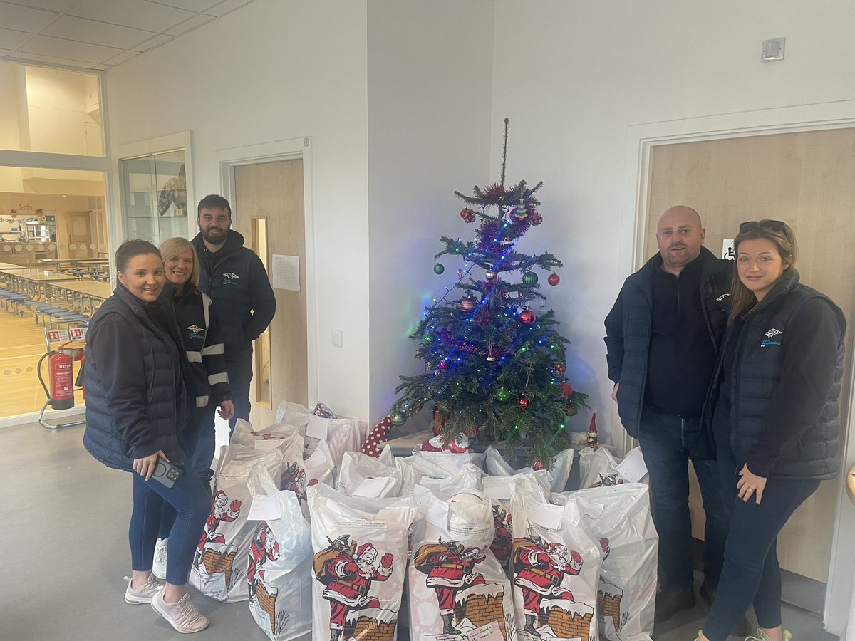 DanderhallPS's tweet photo. Huge thank you to Forth Scaffolding Ltd for donating gifts to support our families at Christmas time. 🎄🎅🏻#DevelopingCommunity,DeterminedtoSucceed! https://t.co/88ZtgKmpAf