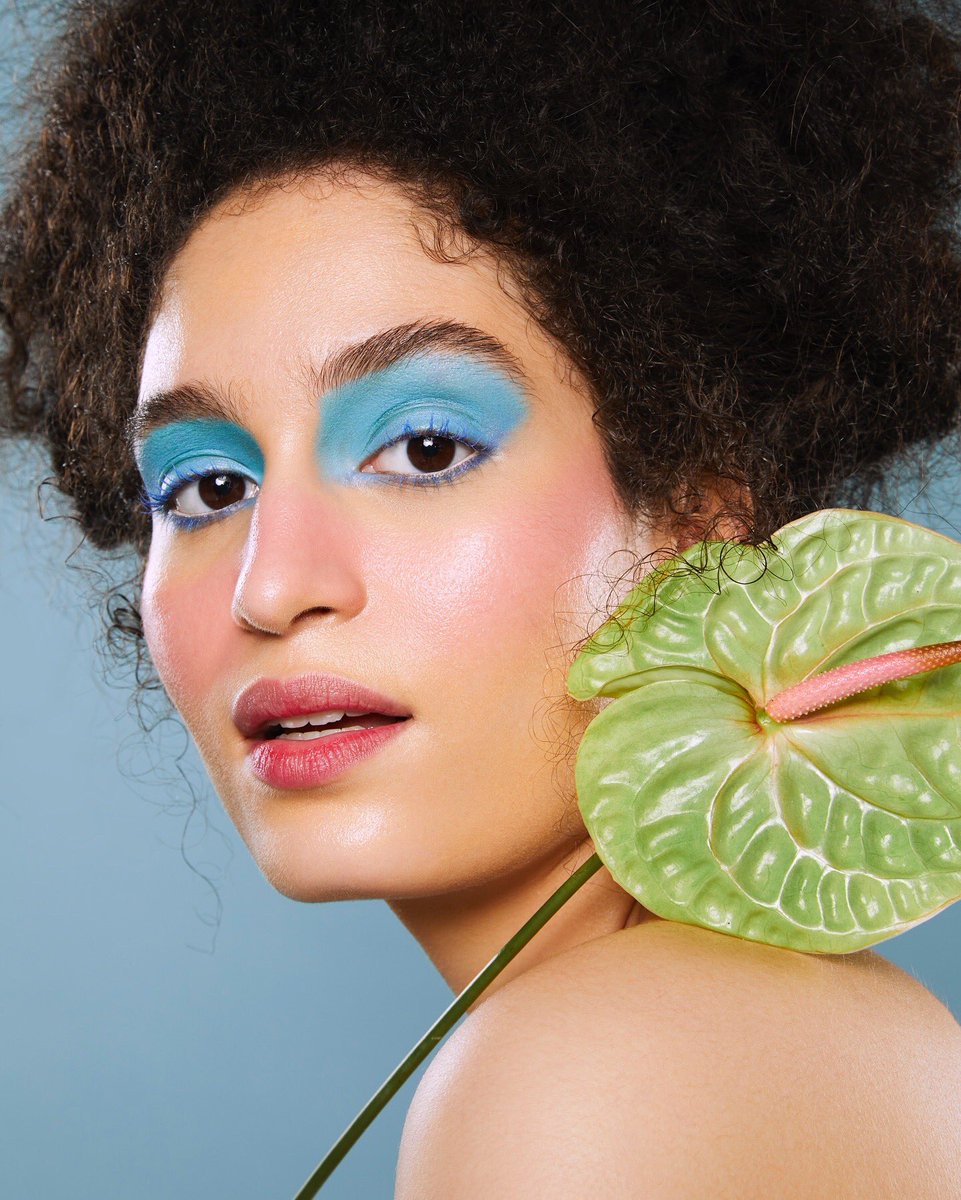 danielbaueracad's tweet image. Delhi DBA ~~~~ Feeling the blues in all the right ways done by talented Shirleen from batch 20, Delhi 🩵
#DanielBauerAcademy #DBADelhi #PortfolioShoots #PastelBlue #BestMakeupAcademyInDelhi #DanielBauerAcademy_Delhi #BestMakeupAcademyInIndia
