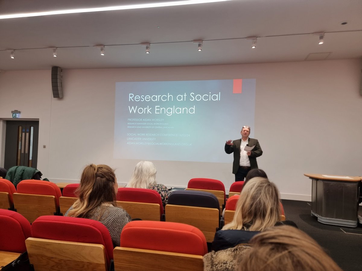 ryancowley1989's tweet photo. @AidanWorsley talking about @SocialWorkEng research @WeAreLSCFT @LSCFTResearch #NHSSW https://t.co/7RjoHlZkL7