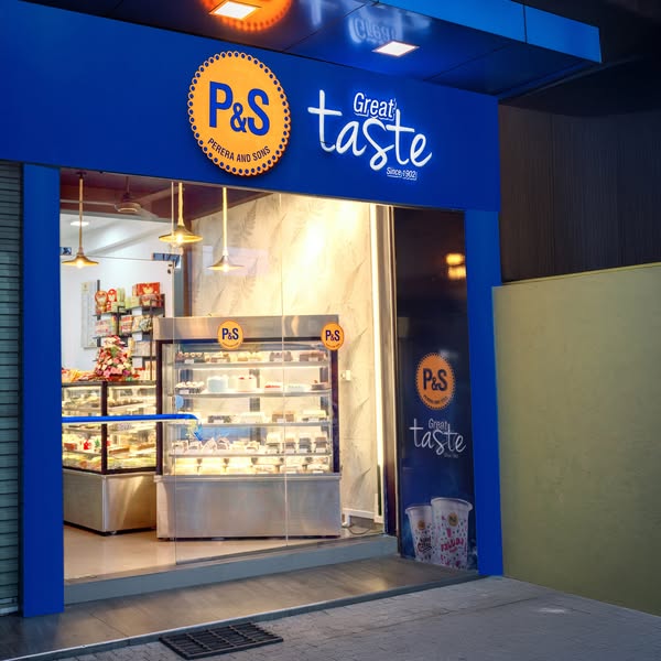 PereraAndSons's tweet image. The grand opening of our Perera &amp;amp; Sons outlet in Padukka was a day to remember! Take a look at some of the wonderful moments we shared. Visit us and experience everything our new store has to offer - maps.app.goo.gl/PZBxqjPE2Hc5CL… 

#Padukka #PereraAndSons #NewOutlet