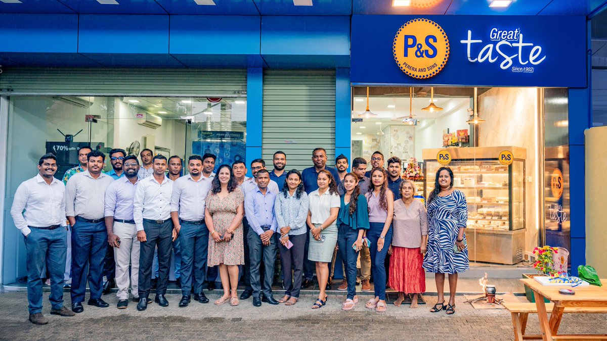 PereraAndSons's tweet image. The grand opening of our Perera &amp;amp; Sons outlet in Padukka was a day to remember! Take a look at some of the wonderful moments we shared. Visit us and experience everything our new store has to offer - maps.app.goo.gl/PZBxqjPE2Hc5CL… 

#Padukka #PereraAndSons #NewOutlet
