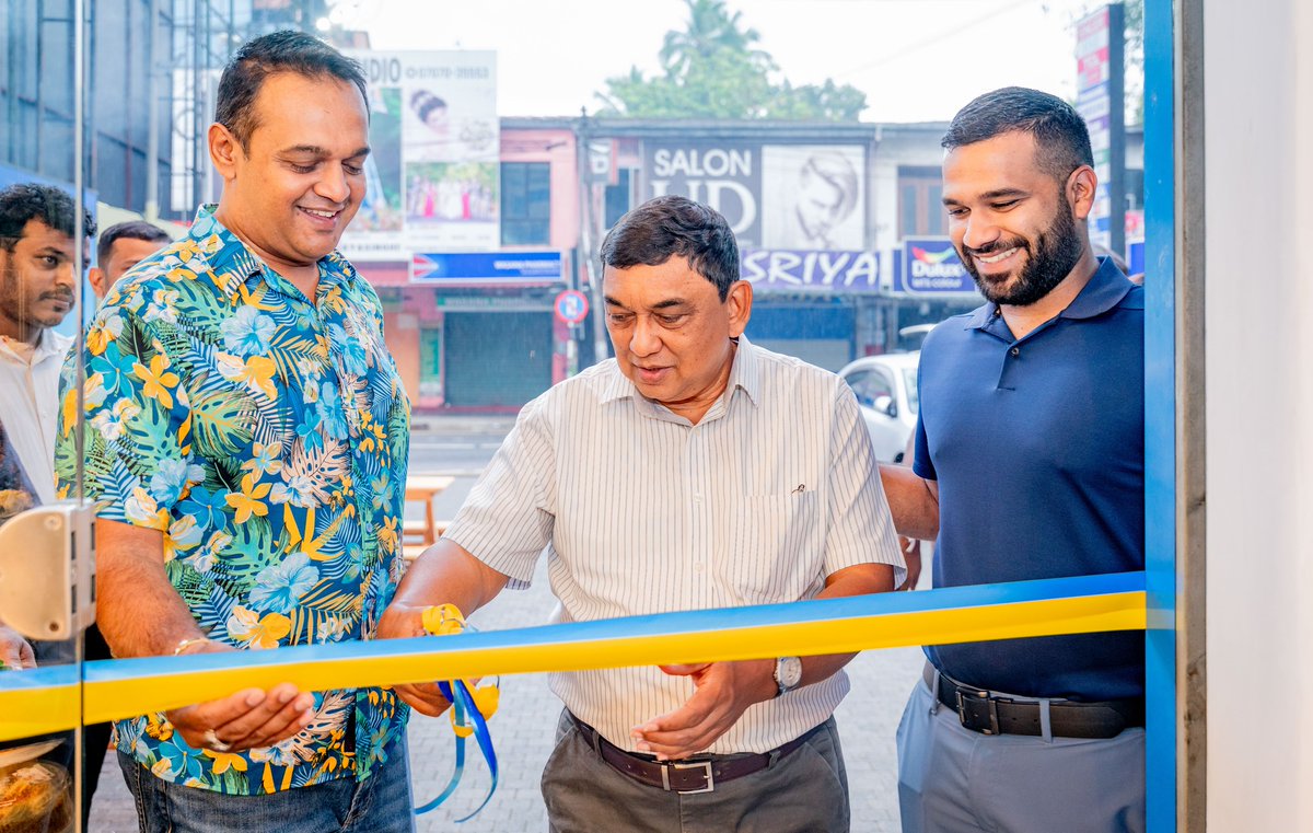 PereraAndSons's tweet image. The grand opening of our Perera &amp;amp; Sons outlet in Padukka was a day to remember! Take a look at some of the wonderful moments we shared. Visit us and experience everything our new store has to offer - maps.app.goo.gl/PZBxqjPE2Hc5CL… 

#Padukka #PereraAndSons #NewOutlet