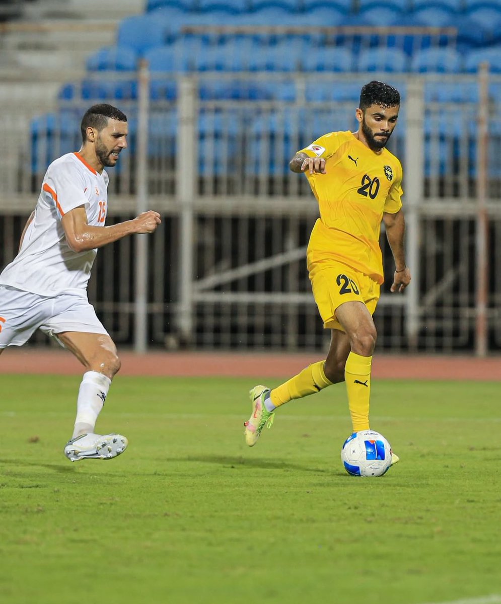 🚨🚑 بعد تواصلي مع مصدر في الخالديه للاستفسار عن اصابه صلاح اليحيائي 
"صلاح عاني من اصابه في عضله السمانه وفضلنا إخراجه وبعدها شعر بالإلم في عده أماكن في اعلى الفخذ واتوقع ممكن شد في العضله او تمزق"

وعن الفحص "صلاح غادر إلى مسقط ليفحص مع الجهاز الطبي للمنتخب العماني"