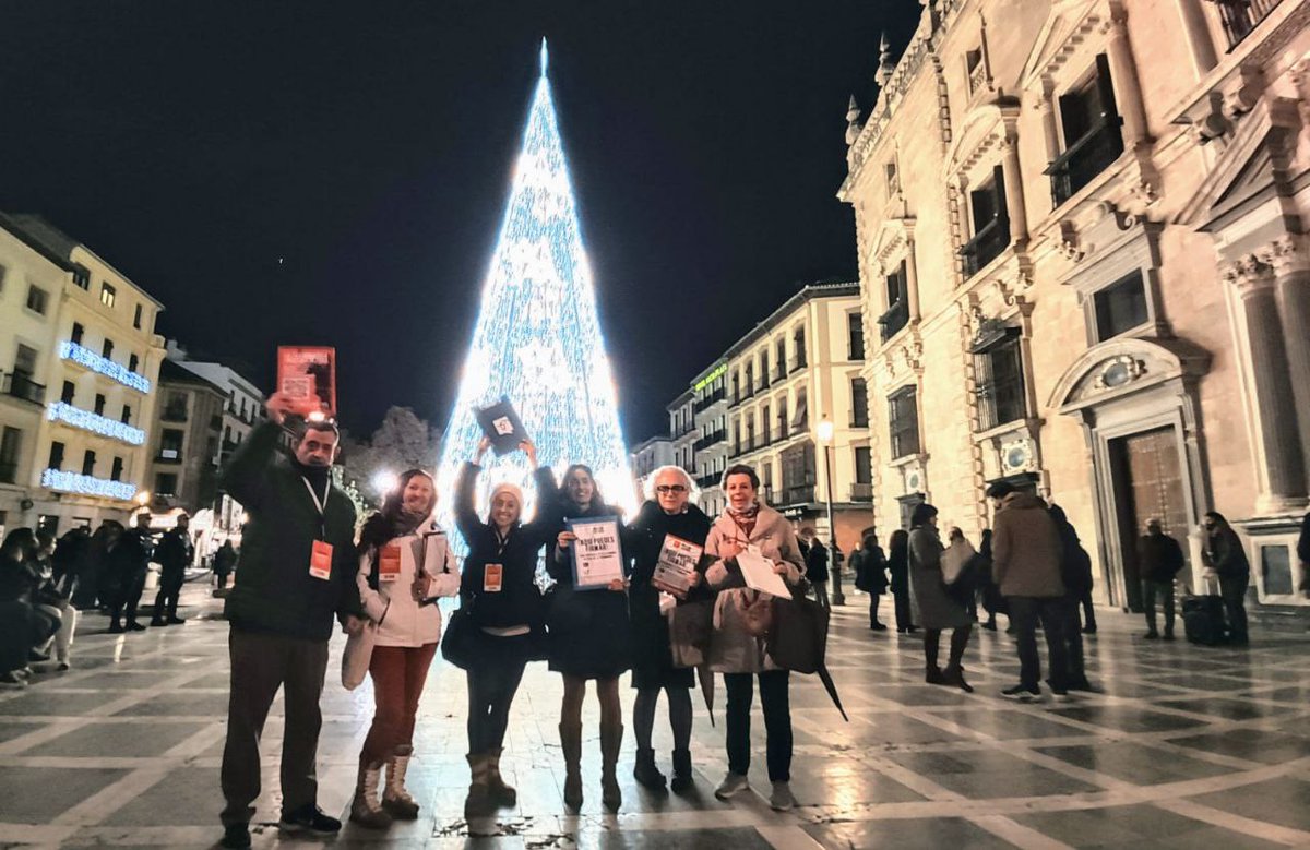 NoEsMiCultura's tweet photo. ❤️🐂 ¿Aún no te has unido a las recogidas de firmas de #NoEsMiCultura?

📸 En las imágenes aparece el incansable voluntariado de Granada, un equipo que también está dando todo para que la tauromaquia deje de estar protegida por ley en España.

🔥 ÚNETE: https://t.co/NVSTEDdTyZ https://t.co/hwrwIRzWpI