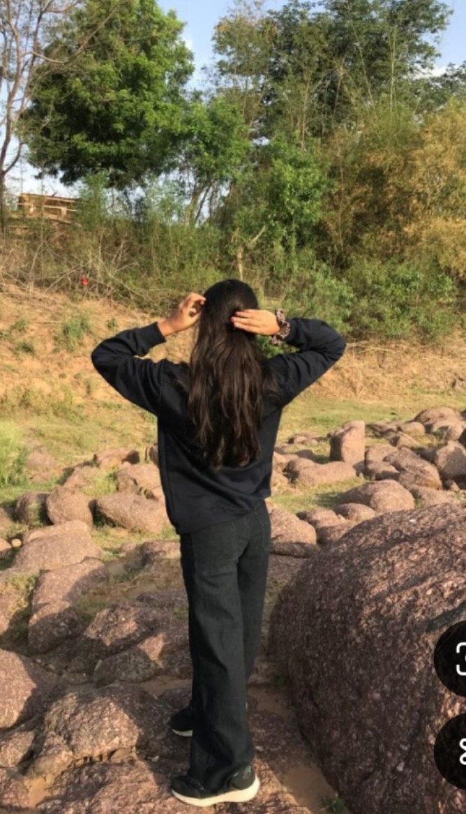 माना कि सादगी का दौर नहीं,, 

मगर सादगी से अच्छा कुछ और नहीं !!