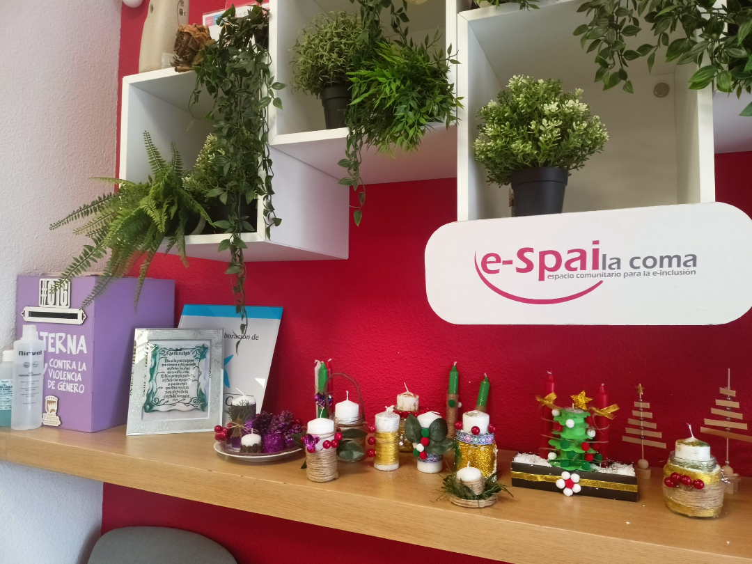 🎄✨ ¡La magia de la Navidad está en marcha en la #RedEspaiTIC!

En Paterna, Valencia y Elche, nuestras usuarias ya están dejando volar su creatividad elaborando postales navideñas únicas. 🖌️🎅 ¡Pero esto no es solo arte, es convivencia, risas y espíritu festivo en su máxima