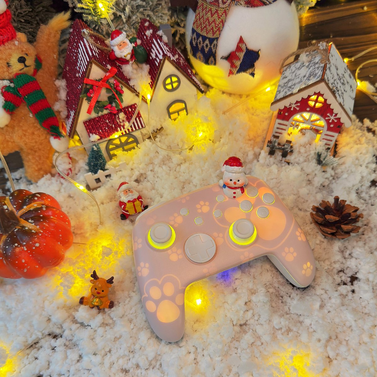 Funlab_switch's tweet photo. 💝Happy new week!
💗Happy Monday!

✨Christmas is around the corner! Is your city starting to sparkle with festive lights? Are you getting into the holiday spirit yet?

🤶Get a FUNLAB controller during our Xmas sale! 25%OFF!

#funlab #funlabfirefly #nintendo #nintendoswitch #switch #kawaii #kawaiigaming