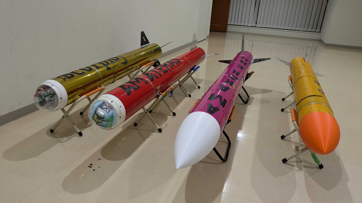 RocketGirl_CIT's tweet photo. 先日ロケガ生が作業に使用していた部室の片付けに来てくれました!
振り返るとあっという間の半年でしたね。
このアカウントもしばらくお休みの時間が近づいてきています。
少しでもこの #ロケット を作る活動を #高校生 に知ってもらえるよう拡散していただければ幸いです。 https://t.co/AX1BivInAm