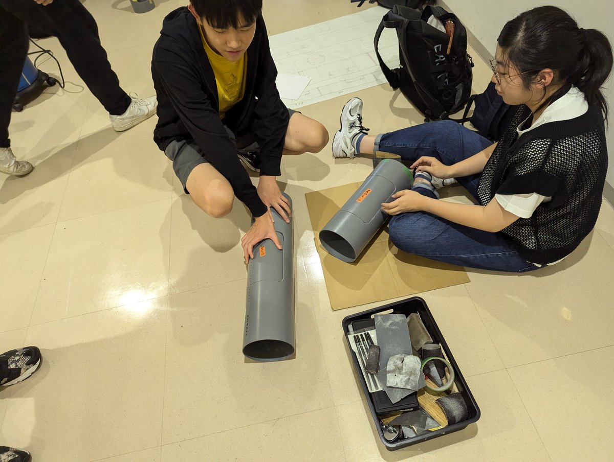 RocketGirl_CIT's tweet photo. 先日ロケガ生が作業に使用していた部室の片付けに来てくれました!
振り返るとあっという間の半年でしたね。
このアカウントもしばらくお休みの時間が近づいてきています。
少しでもこの #ロケット を作る活動を #高校生 に知ってもらえるよう拡散していただければ幸いです。 https://t.co/AX1BivInAm