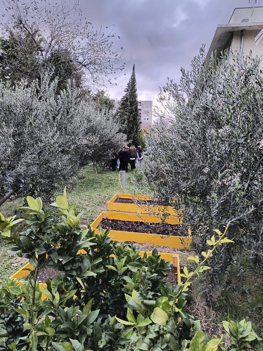 🍃 What is #permaculture and how nature-based solutions can be a critical strategy for climate change adaptation?
Croatian students had the chance to dive into these topics and get informed on the activities of #DesirMED project. desirmed.eu/announcements/…