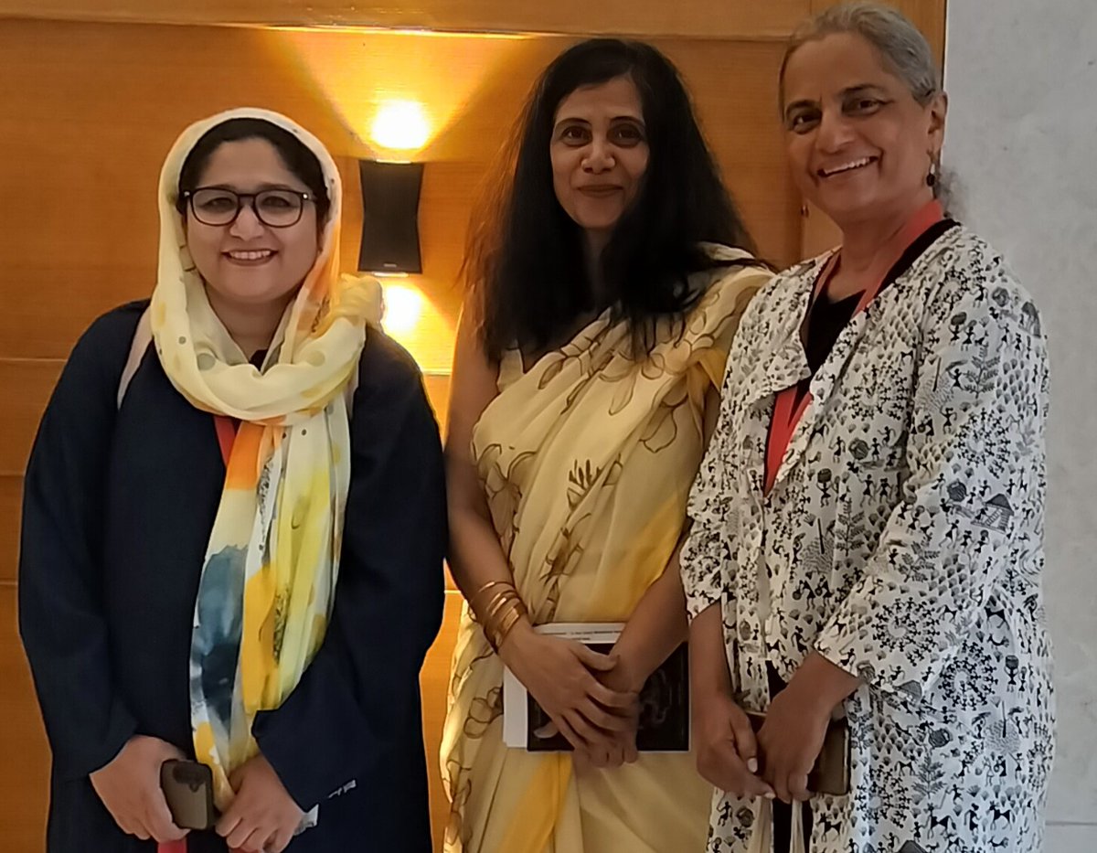 shinieantony's tweet image. Writers, readers, bookworms, tribe. @BlrLitFest 

@andaleebwajid @anujamouli @monikkamon @krmeera1 @amritat @mandira_nayar @subha_s_urs
#Manishachaudhry #Reenapuri